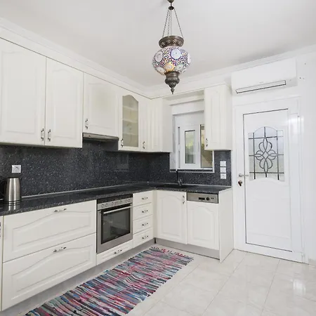 Seaview With Shared Pool In Willa *