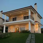 Seaview With Shared Pool In Pefkochori