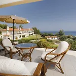 Seaview With Shared Pool In Willa