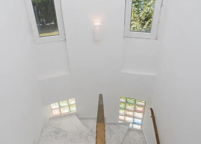 Seaview With Shared Pool In