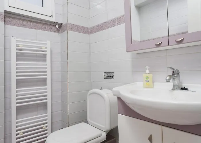 Seaview With Shared Pool In