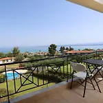 Villa Seaview With Shared Pool In Pefkochori