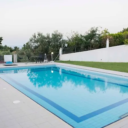 Seaview With Shared Pool In Pefkochori