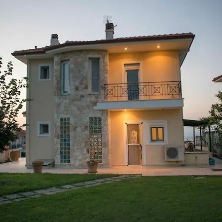 Villa Seaview With Shared Pool In Pefkochori