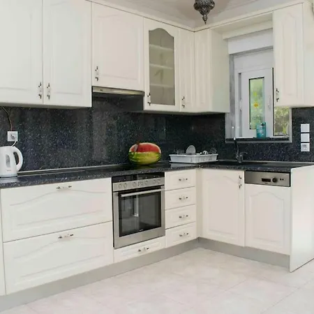 Villa Seaview With Shared Pool In *