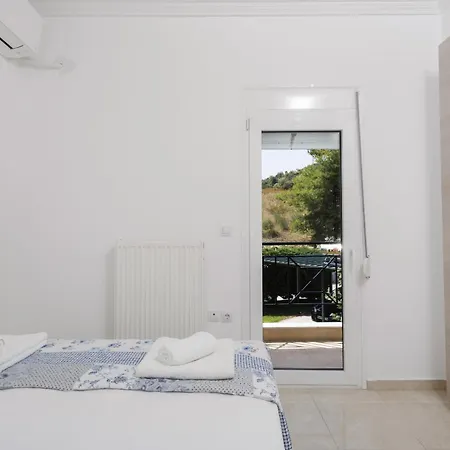 Seaview With Shared Pool In Villa *