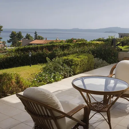Seaview With Shared Pool In