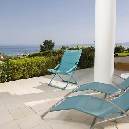 Seaview With Shared Pool In *
