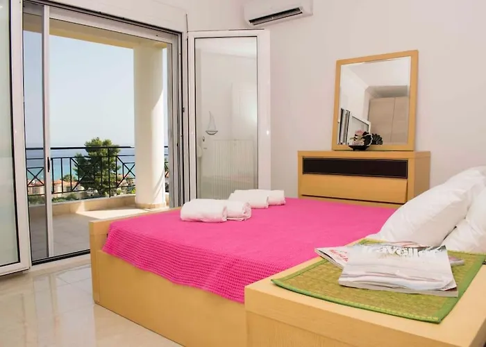 Villa Seaview With Shared Pool In *