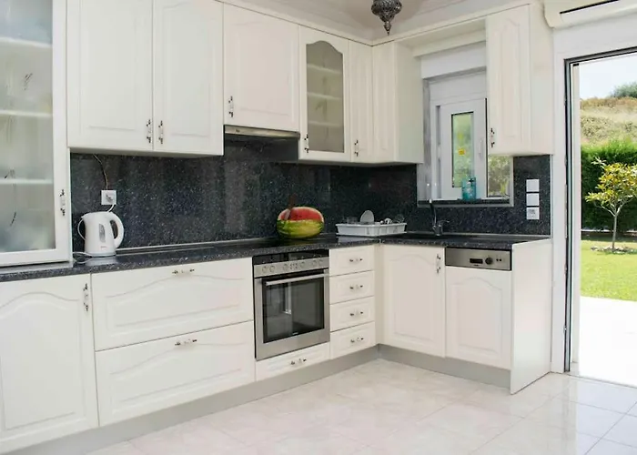 Villa Seaview With Shared Pool In *