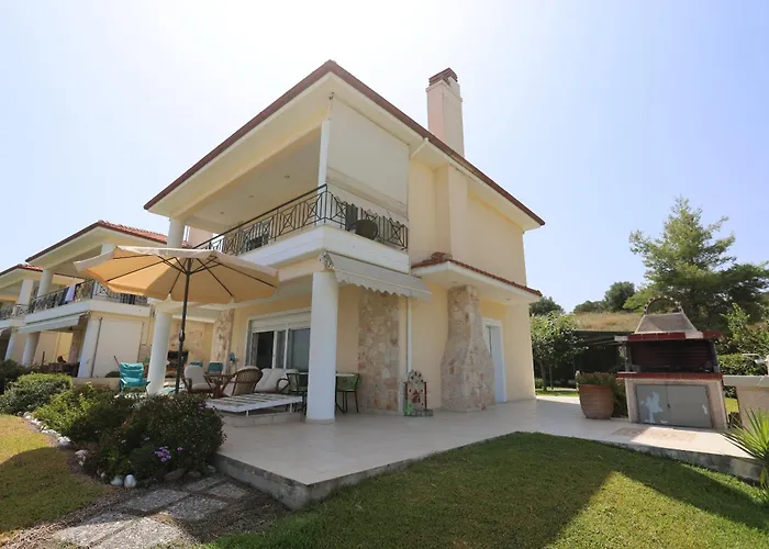 Seaview With Shared Pool In Pefkochori