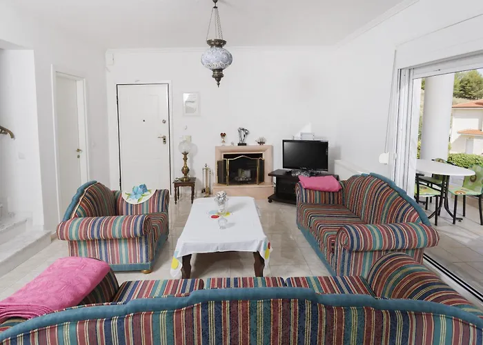 Seaview With Shared Pool In Villa *