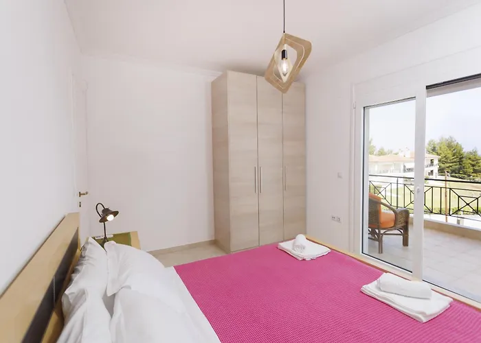 Seaview With Shared Pool In Villa Pefkochori