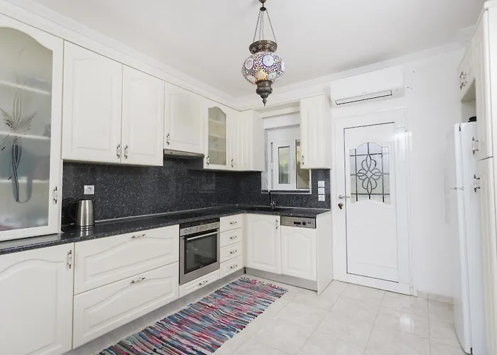 Seaview With Shared Pool In Villa *