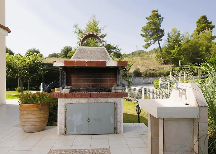 Seaview With Shared Pool In Pefkochori