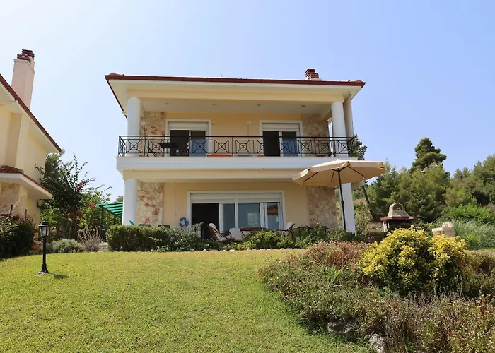 Seaview With Shared Pool In Pefkochori